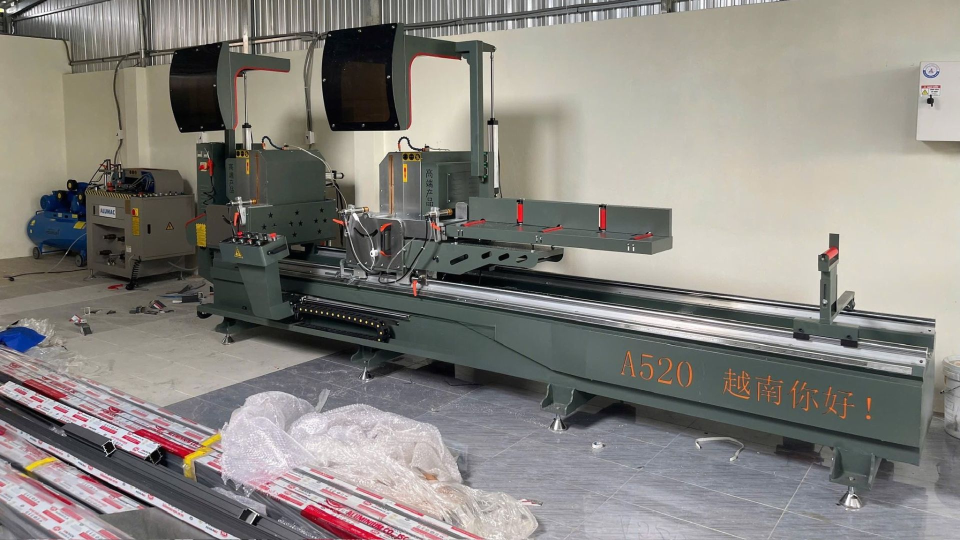 Máy cắt nhôm 2 đầu 09 lưỡi cắt 525